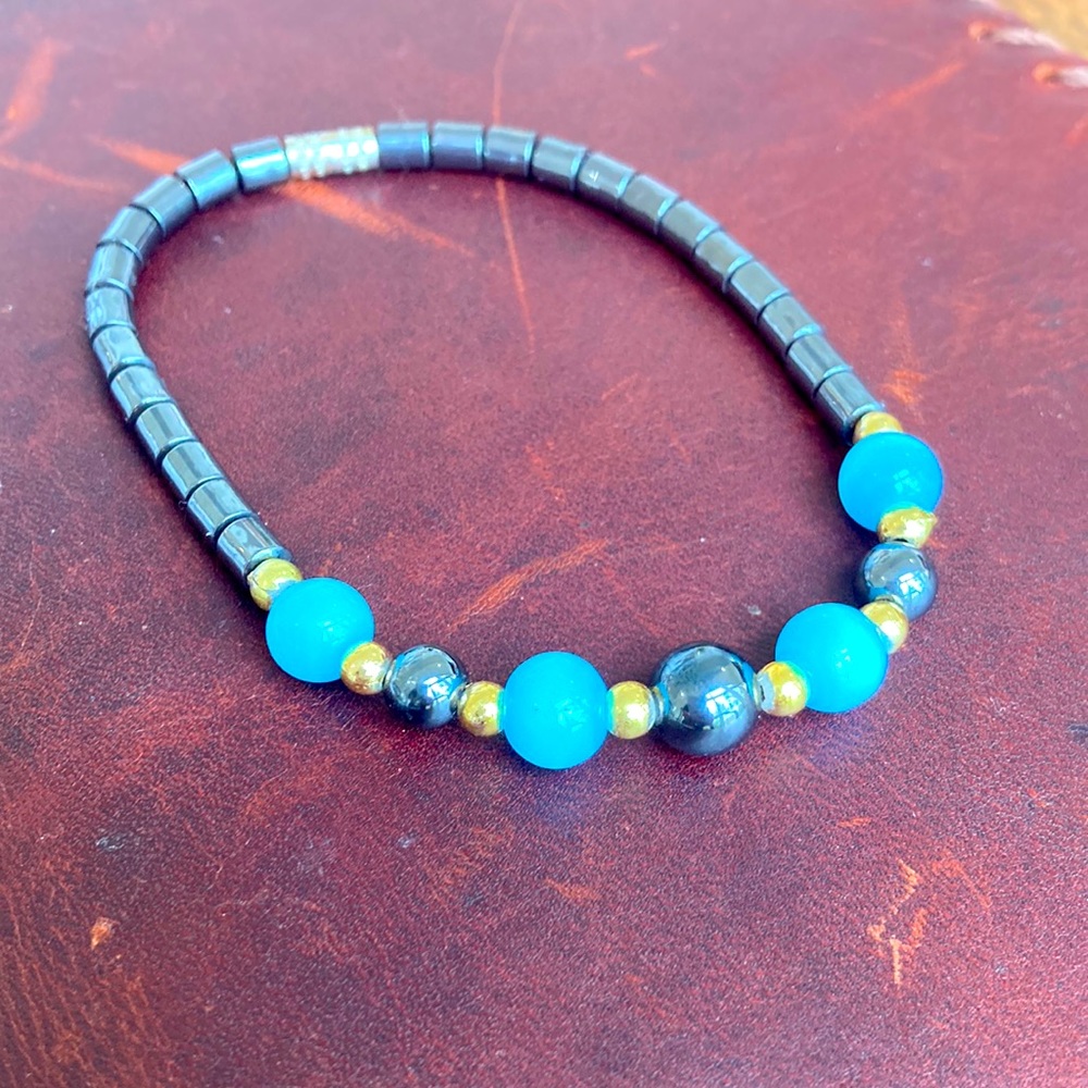Geinuine hematite and blue moonstone bead bracelet.